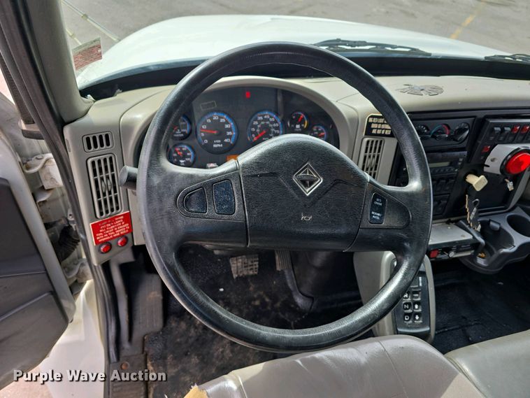 image for item DT6800 2013 International DuraStar 4300 flatbed truck