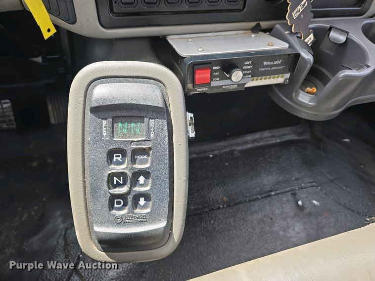 image for item DT6800 2013 International DuraStar 4300 flatbed truck