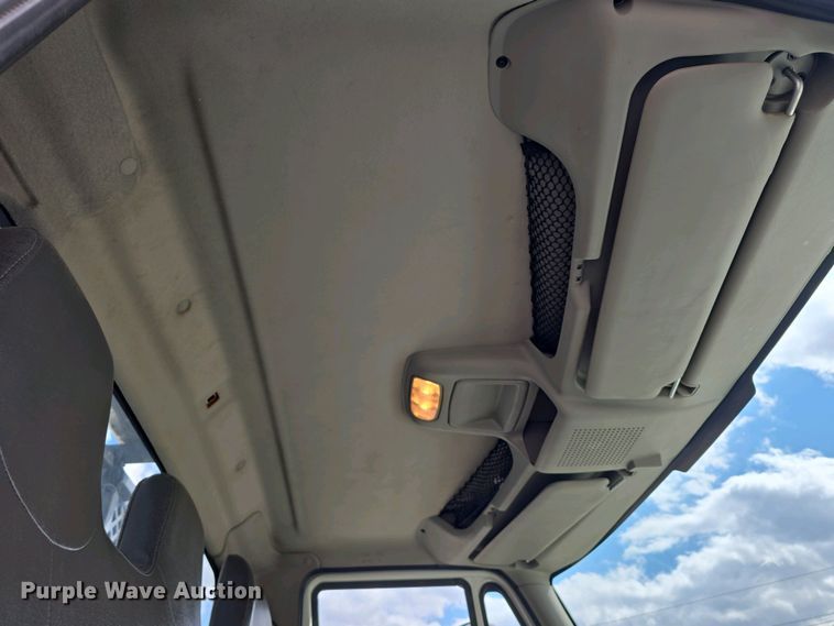 image for item DT6800 2013 International DuraStar 4300 flatbed truck