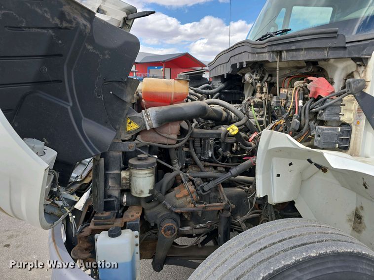 image for item DT6800 2013 International DuraStar 4300 flatbed truck