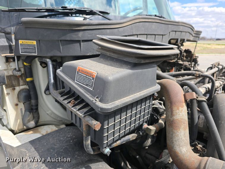 image for item DT6800 2013 International DuraStar 4300 flatbed truck