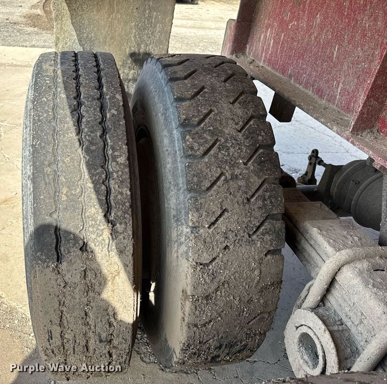 image for item DU3283 1989 Palmer  end dump trailer