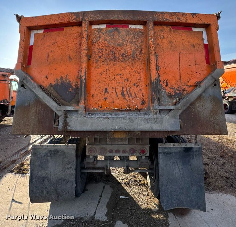 image for item DU3393 1989 Palmer end dump trailer