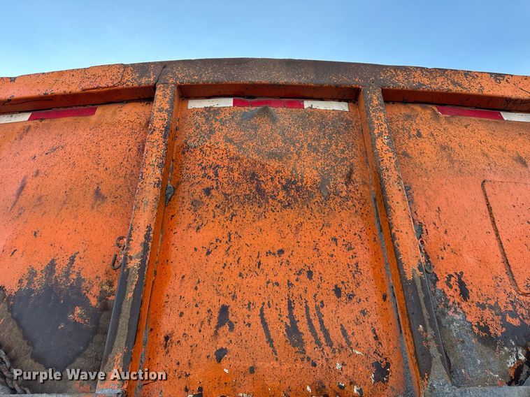image for item DU3393 1989 Palmer end dump trailer