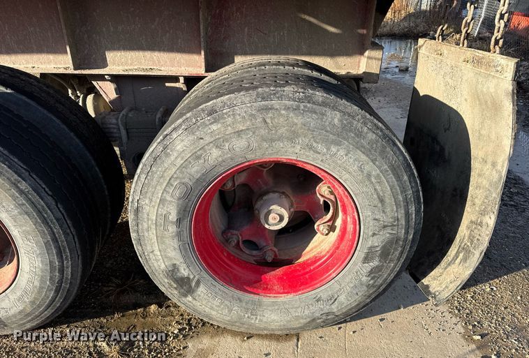 image for item DU3393 1989 Palmer end dump trailer