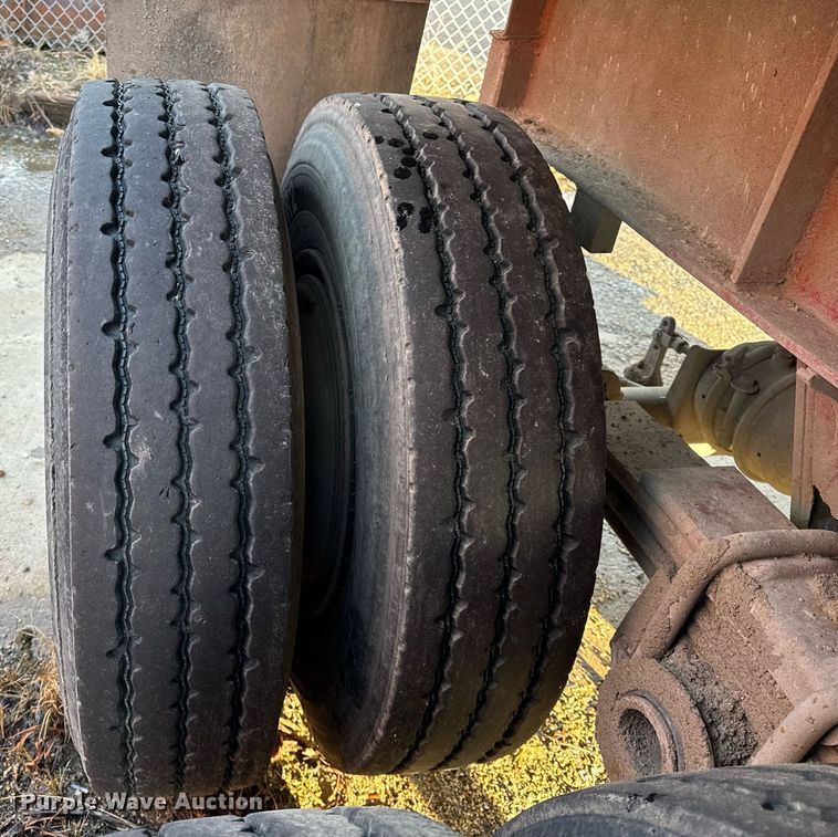 image for item DU3393 1989 Palmer end dump trailer