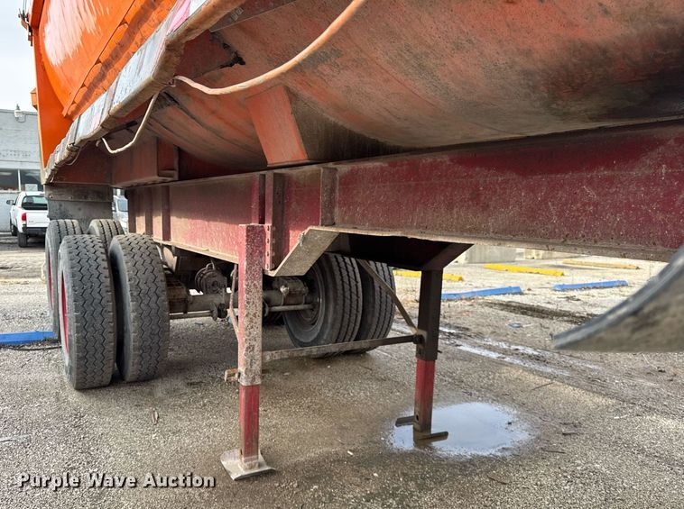 image for item DU3396 1990 Palmer  end dump trailer