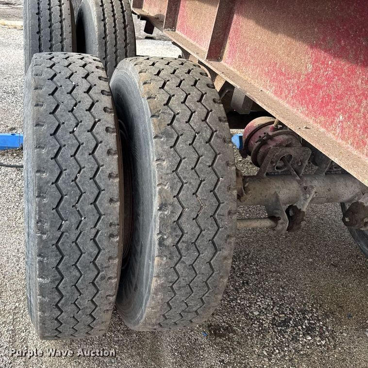 image for item DU3396 1990 Palmer  end dump trailer