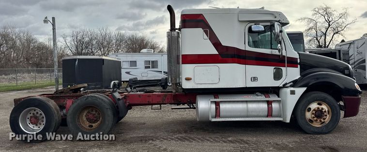 image for item DU3429 2001 Freightliner Columbia semi truck