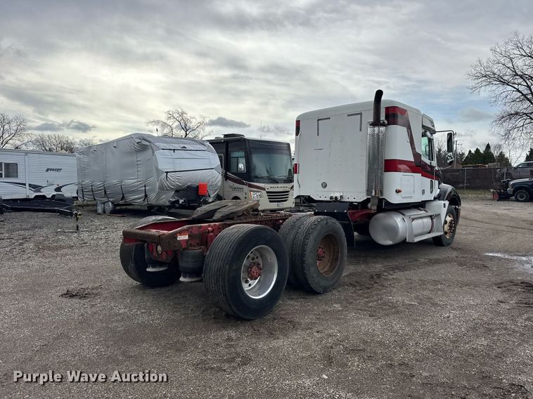 image for item DU3429 2001 Freightliner Columbia semi truck