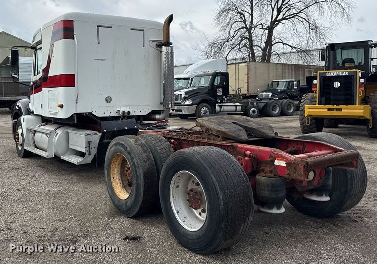 image for item DU3429 2001 Freightliner Columbia semi truck