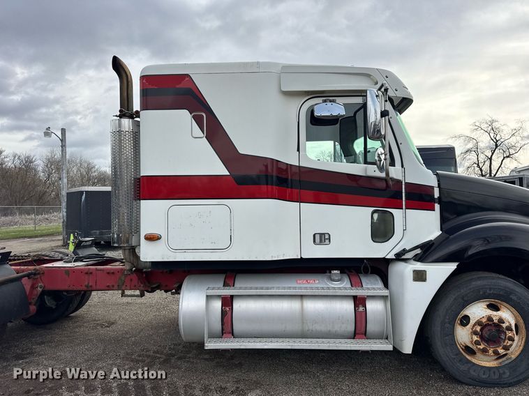 image for item DU3429 2001 Freightliner Columbia semi truck