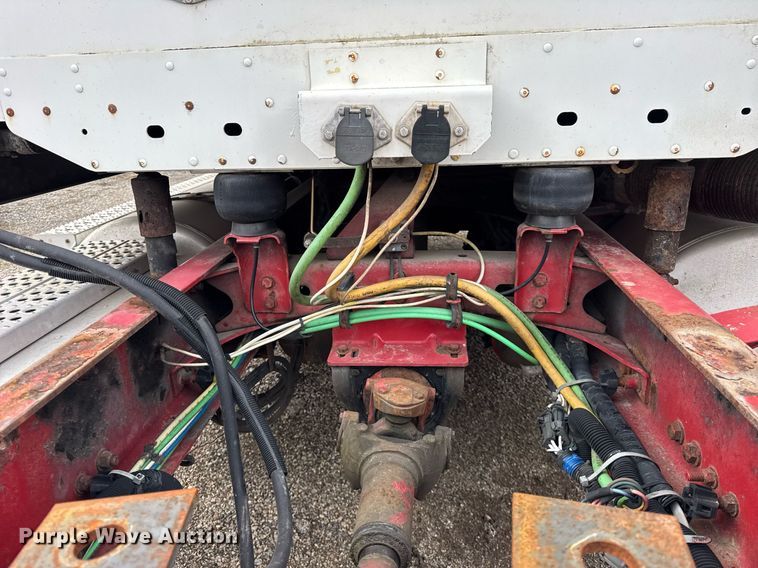 image for item DU3429 2001 Freightliner Columbia semi truck