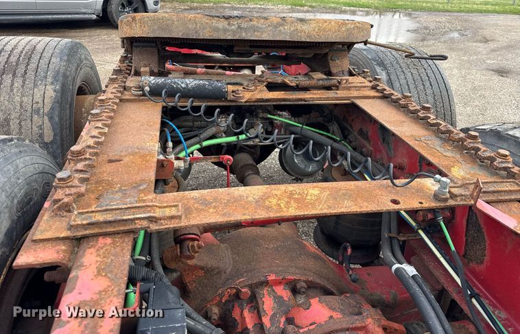 image for item DU3429 2001 Freightliner Columbia semi truck