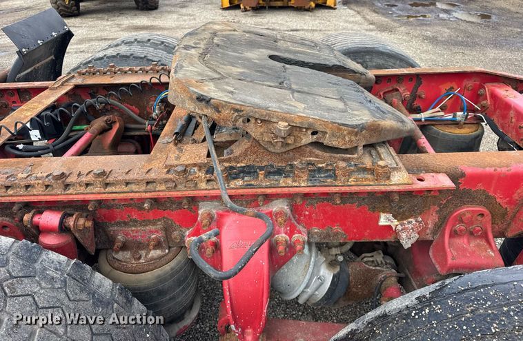 image for item DU3429 2001 Freightliner Columbia semi truck