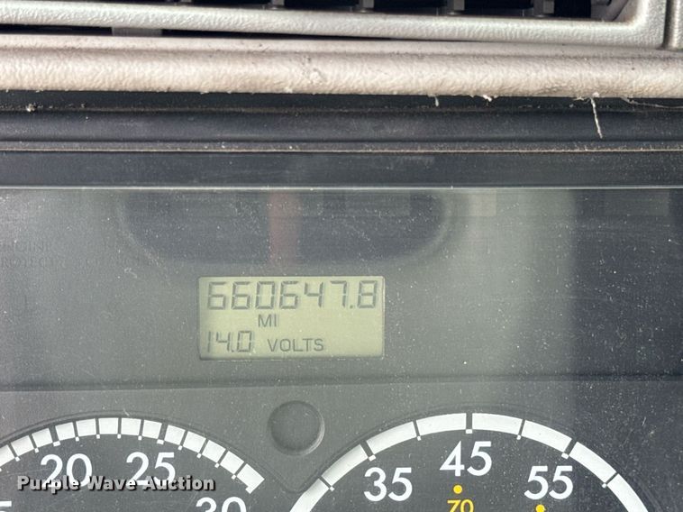 image for item DU3429 2001 Freightliner Columbia semi truck