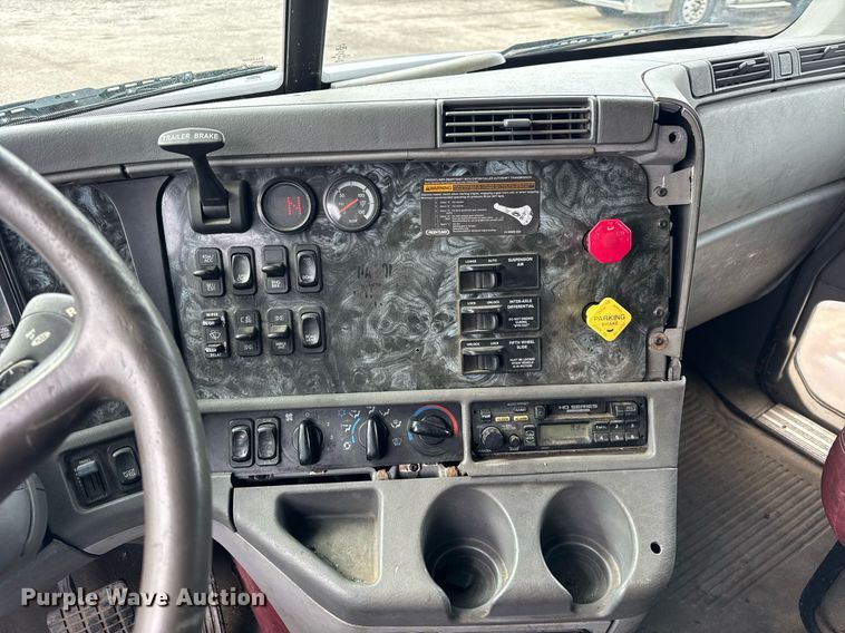 image for item DU3429 2001 Freightliner Columbia semi truck