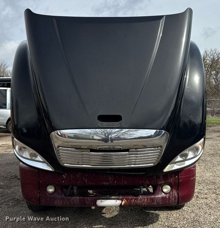 image for item DU3429 2001 Freightliner Columbia semi truck