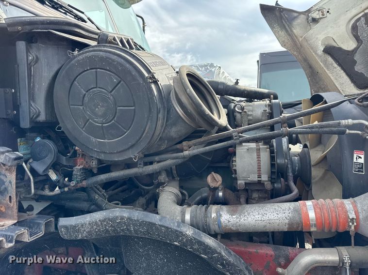 image for item DU3429 2001 Freightliner Columbia semi truck