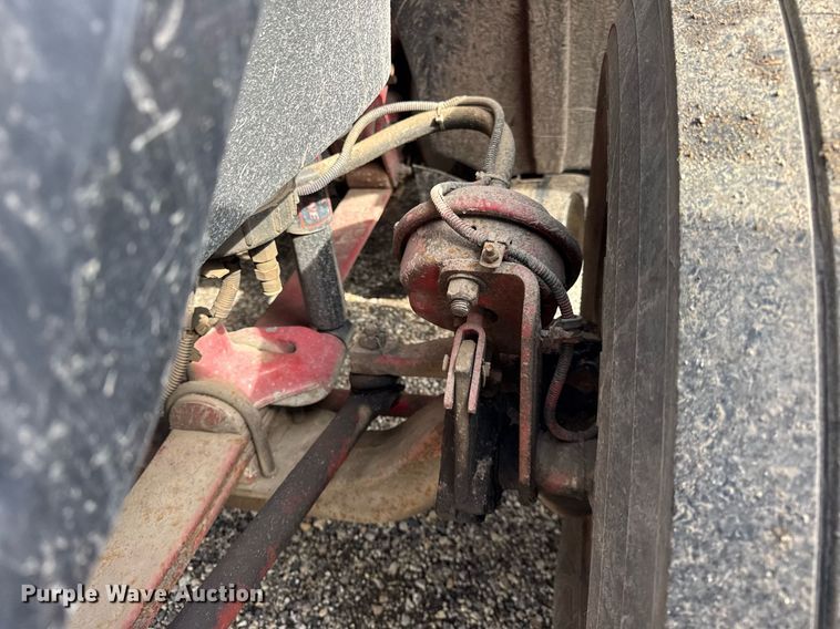 image for item DU3429 2001 Freightliner Columbia semi truck