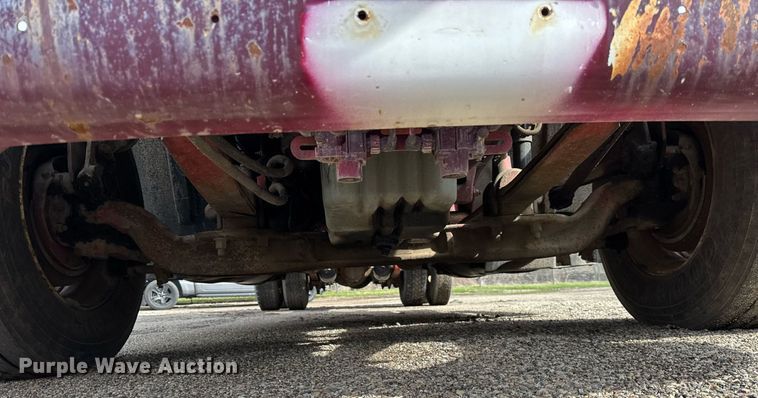 image for item DU3429 2001 Freightliner Columbia semi truck