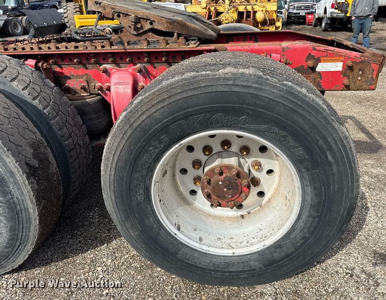 image for item DU3429 2001 Freightliner Columbia semi truck