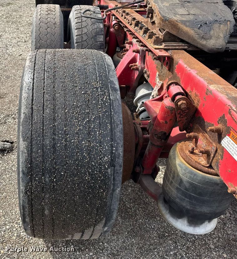 image for item DU3429 2001 Freightliner Columbia semi truck