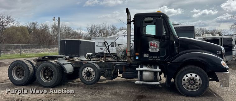 image for item DU3430 2005 Freightliner Columbia semi truck