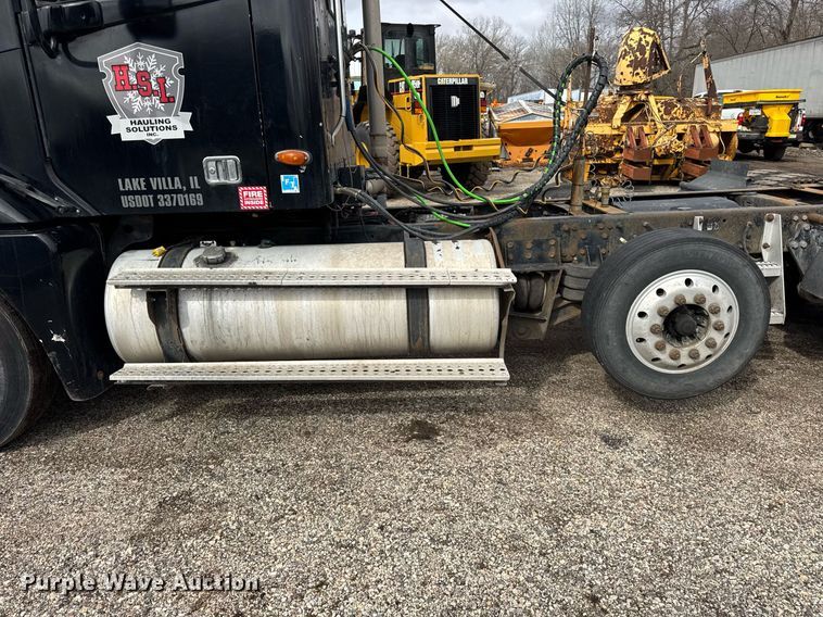 image for item DU3430 2005 Freightliner Columbia semi truck