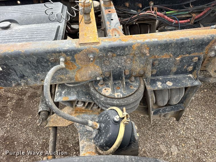 image for item DU3430 2005 Freightliner Columbia semi truck