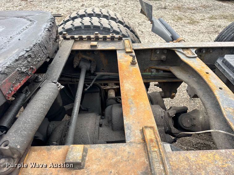 image for item DU3430 2005 Freightliner Columbia semi truck