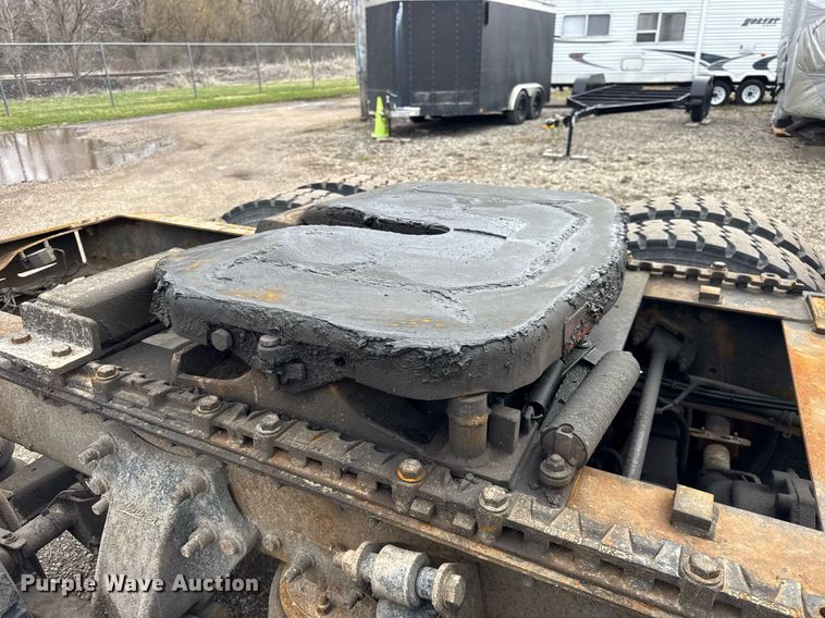 image for item DU3430 2005 Freightliner Columbia semi truck