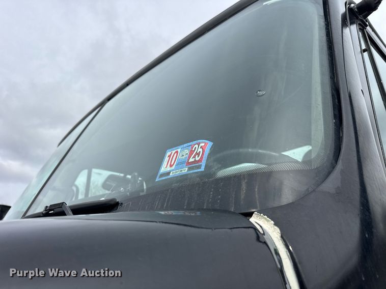 image for item DU3430 2005 Freightliner Columbia semi truck