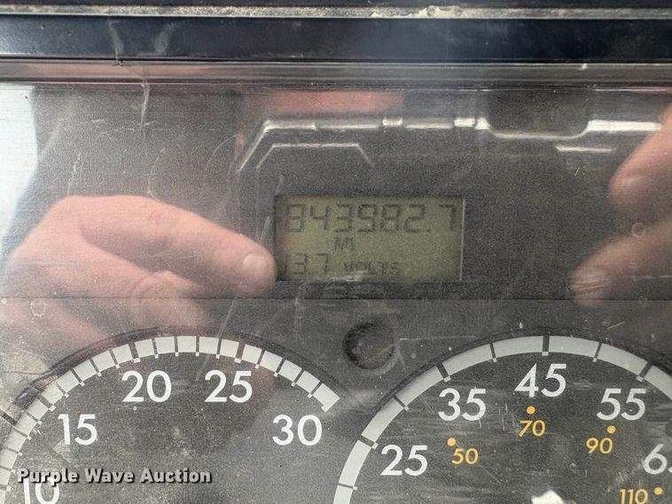 image for item DU3430 2005 Freightliner Columbia semi truck