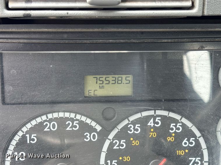 image for item DU3430 2005 Freightliner Columbia semi truck