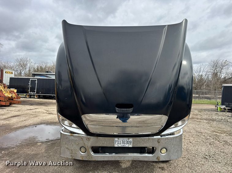 image for item DU3430 2005 Freightliner Columbia semi truck