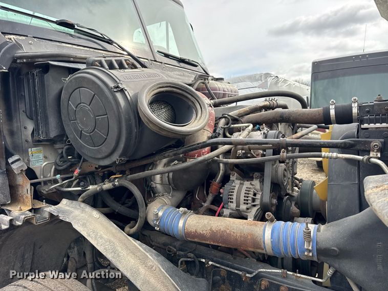 image for item DU3430 2005 Freightliner Columbia semi truck