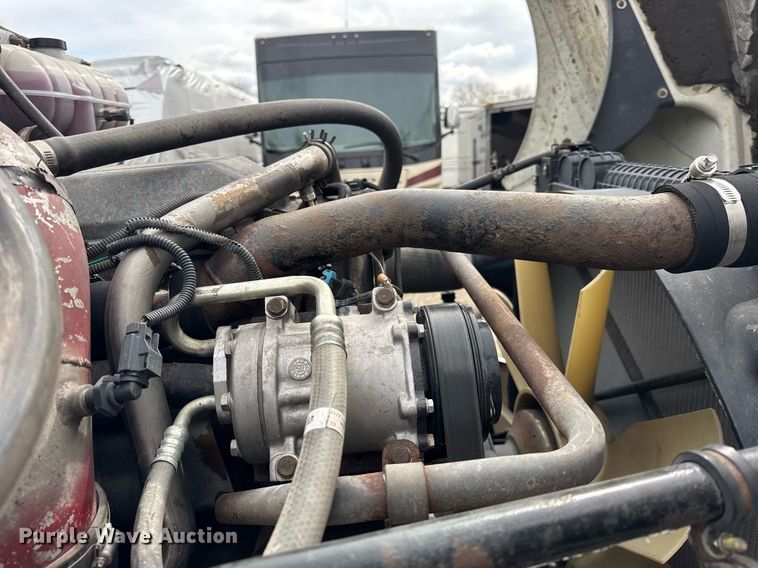 image for item DU3430 2005 Freightliner Columbia semi truck