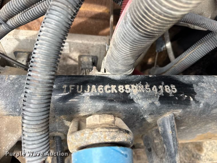 image for item DU3430 2005 Freightliner Columbia semi truck