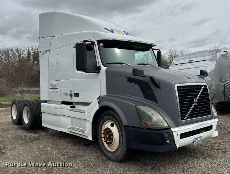 image for item DU3431 2009 Volvo VNL semi truck