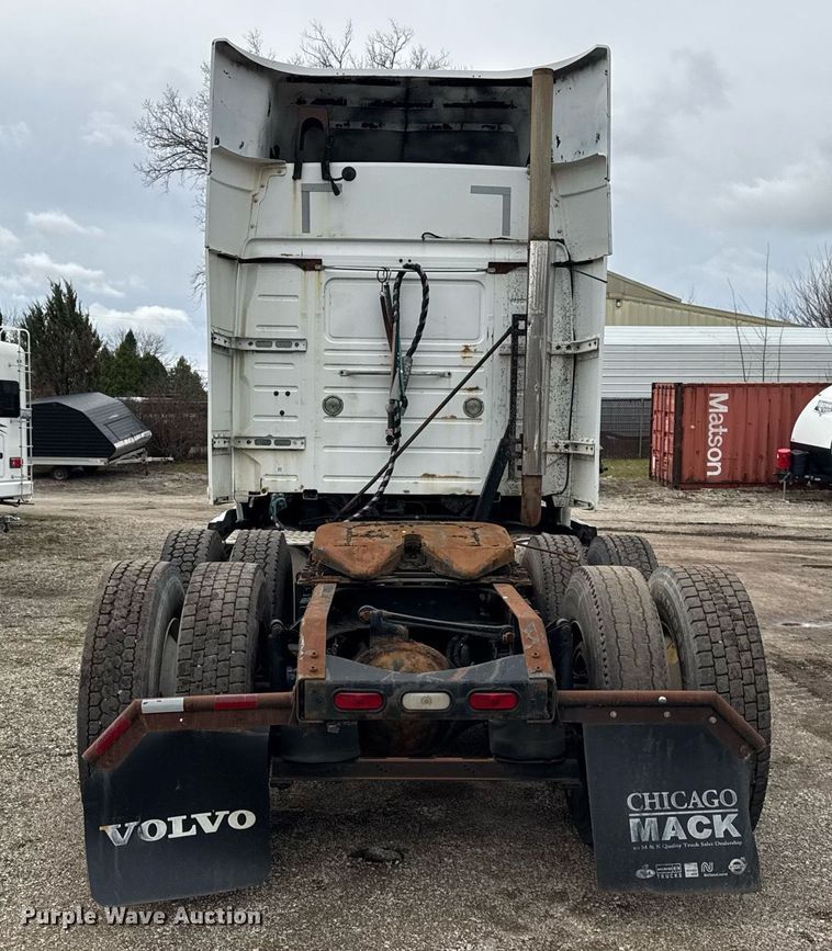 image for item DU3431 2009 Volvo VNL semi truck