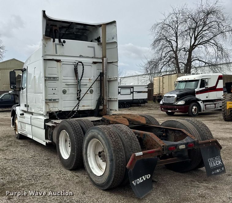 image for item DU3431 2009 Volvo VNL semi truck