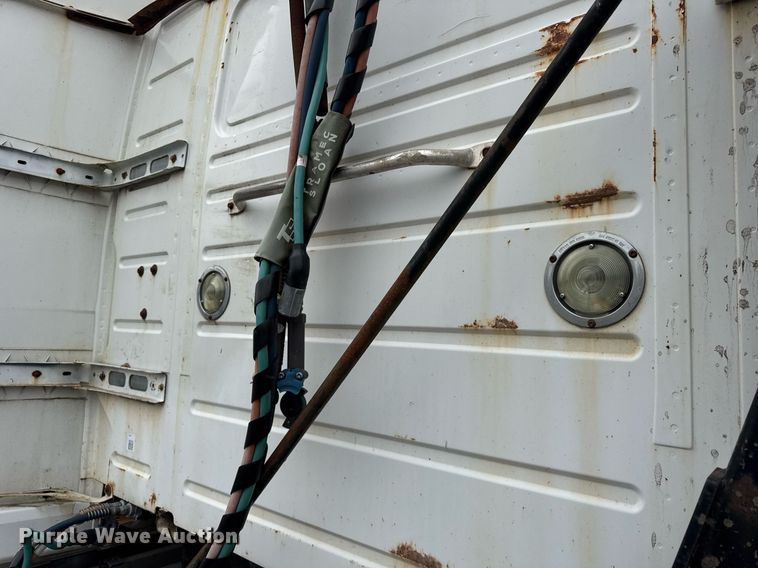 image for item DU3431 2009 Volvo VNL semi truck