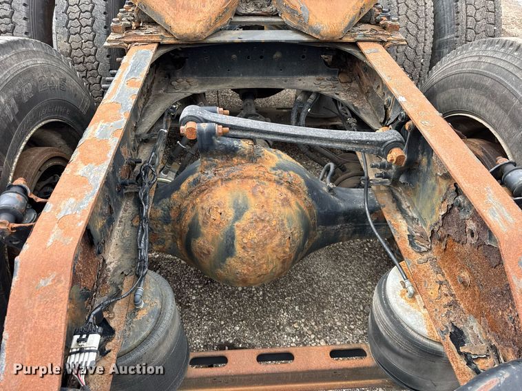 image for item DU3431 2009 Volvo VNL semi truck