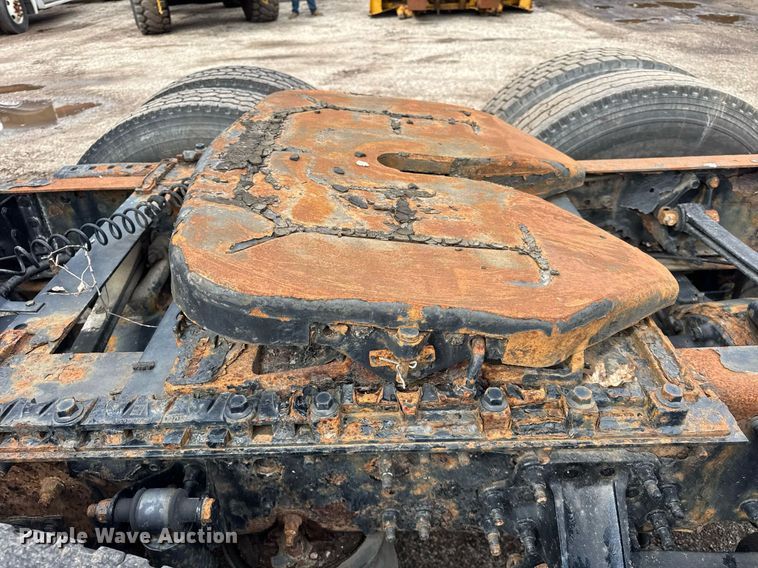 image for item DU3431 2009 Volvo VNL semi truck