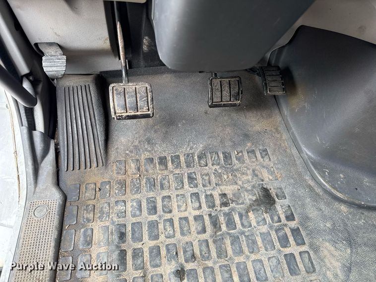 image for item DU3431 2009 Volvo VNL semi truck