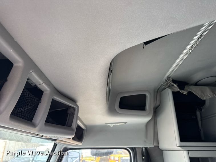 image for item DU3431 2009 Volvo VNL semi truck