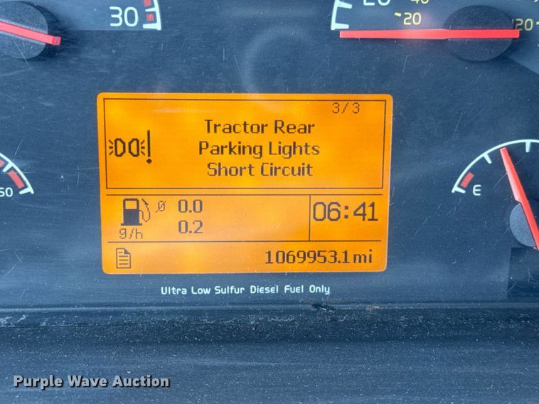 image for item DU3431 2009 Volvo VNL semi truck