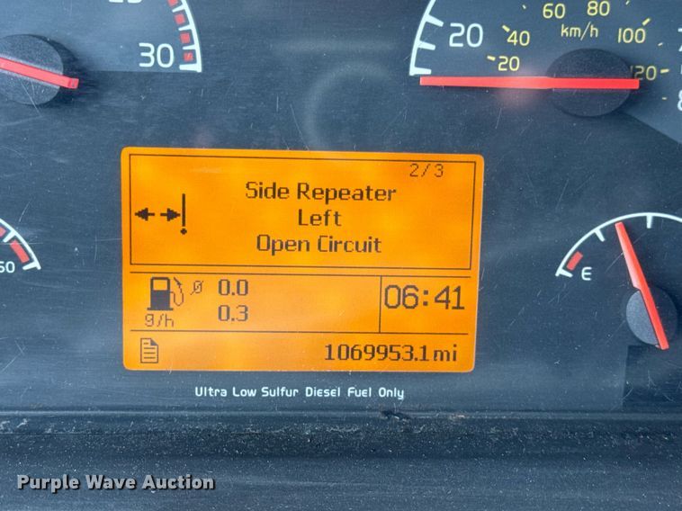 image for item DU3431 2009 Volvo VNL semi truck