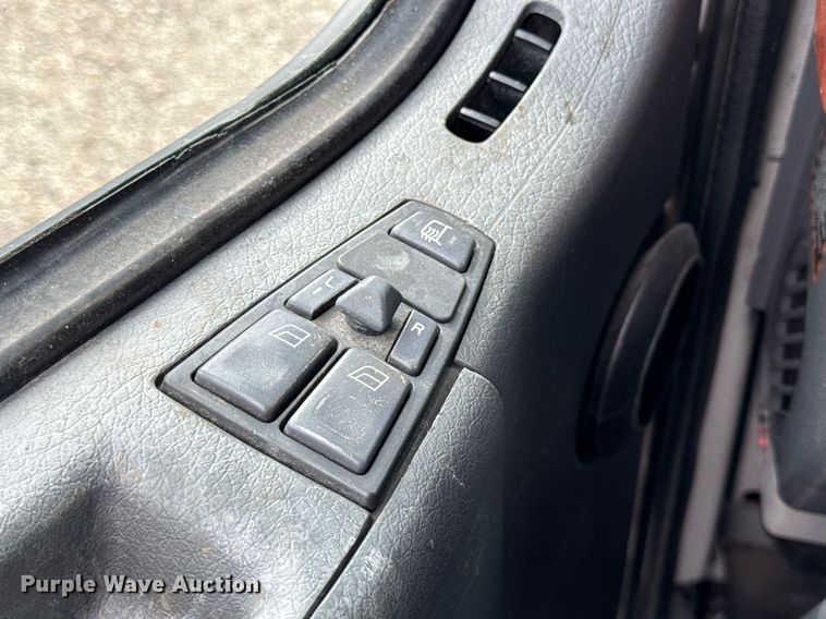 image for item DU3431 2009 Volvo VNL semi truck